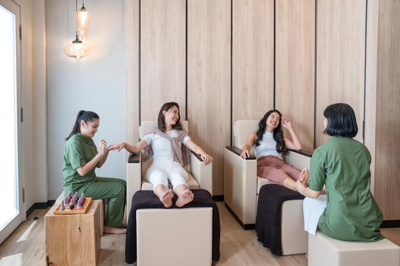 Oasia Resort Sentosa By Far East Hospitality Сингапур Экстерьер фото Thai foot massage