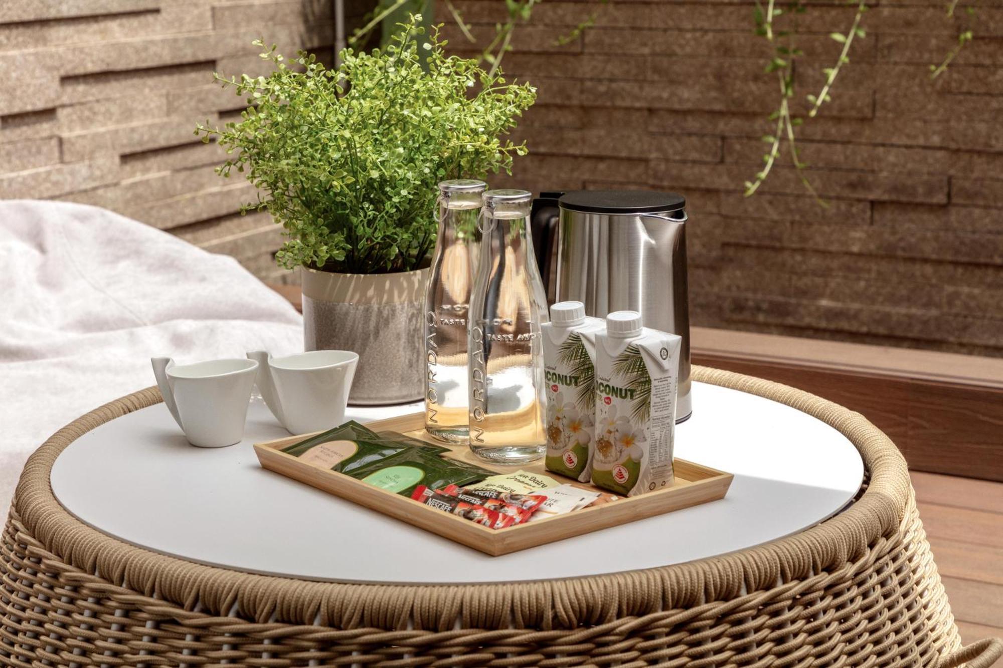 Oasia Resort Sentosa By Far East Hospitality Сингапур Экстерьер фото A tea tray