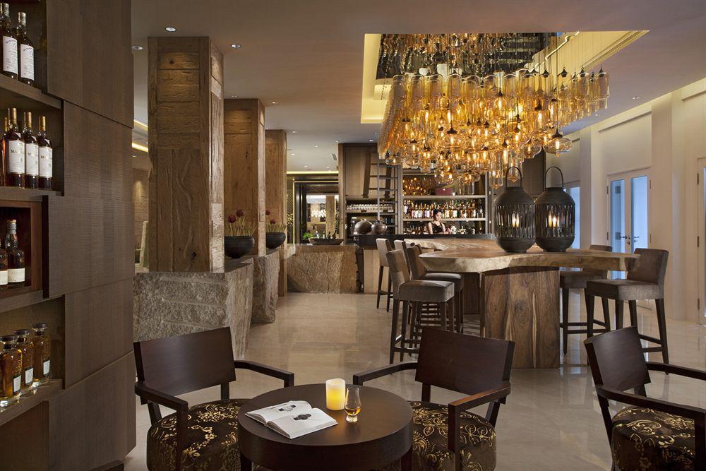 Oasia Resort Sentosa By Far East Hospitality Сингапур Ресторан фото The bar at the hotel